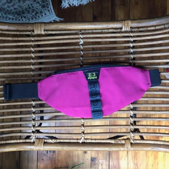 Bundle - Running belt (like new) and matching water bottle - Picture 2 of 6